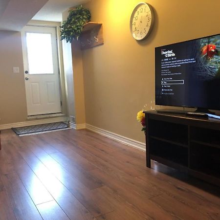 Spacious 2 Bedroom Guest Suite Toronto Exterior photo